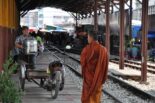 Les marchés de Bangkok en train