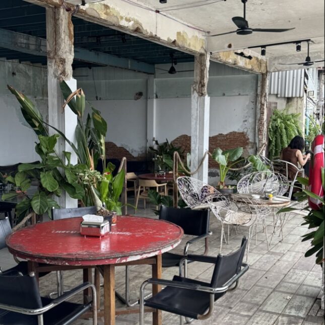 Petit café au bord du Chao Phraya