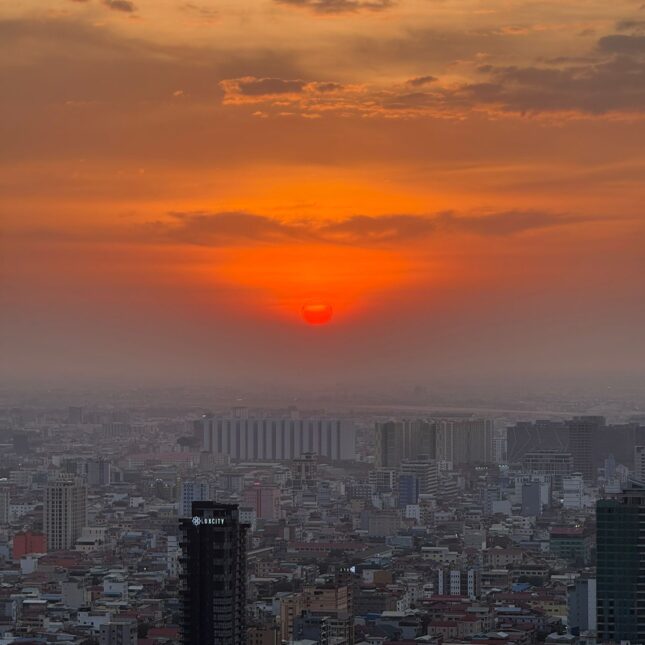 Coucher de soleil sur la capitale du Cambodge