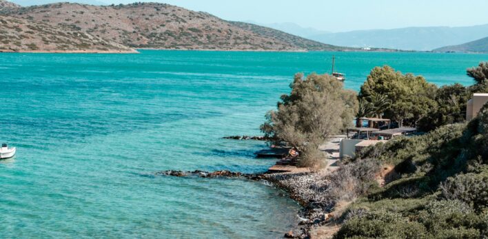 La mer turquoise de Plaka