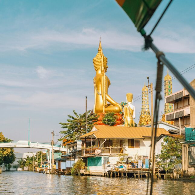 Les temples au bord des klongs à Bangkok